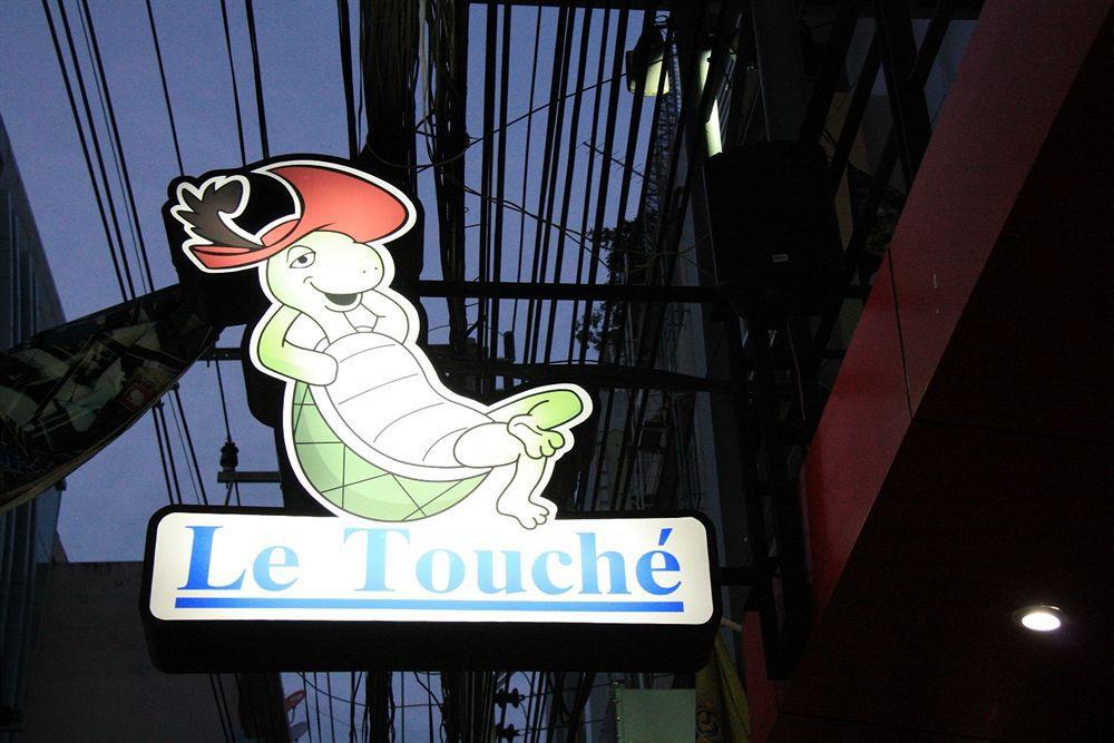 Le Touche Hotel Банкок Екстериор снимка