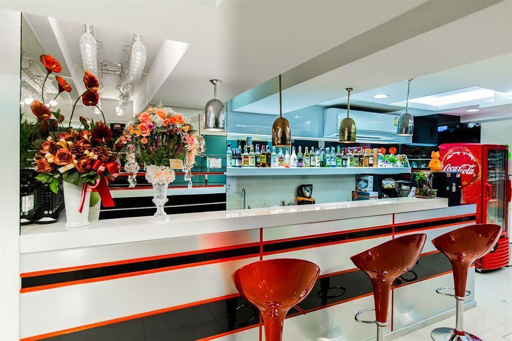 Le Touche Hotel Банкок Екстериор снимка