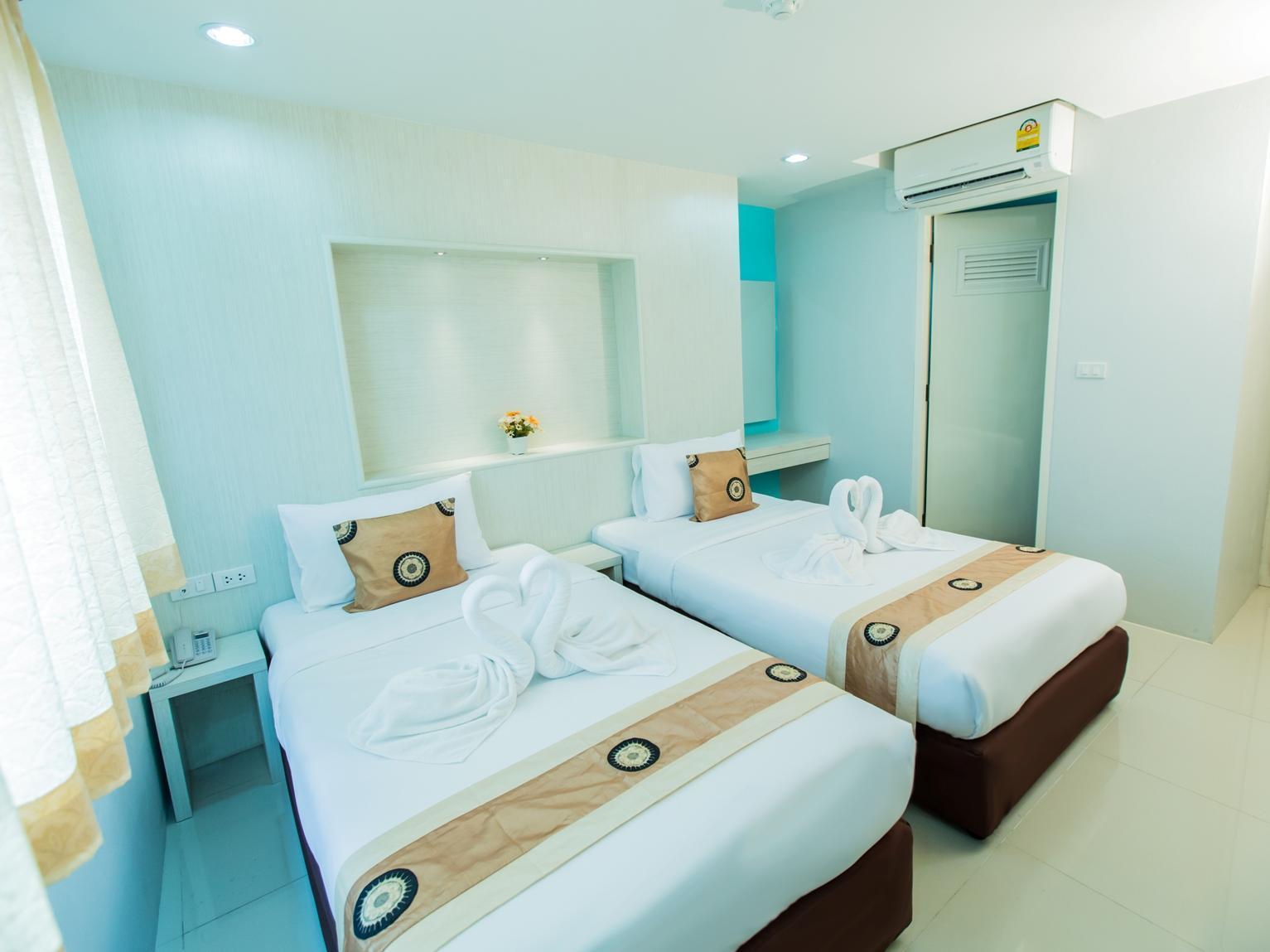 Le Touche Hotel Банкок Екстериор снимка