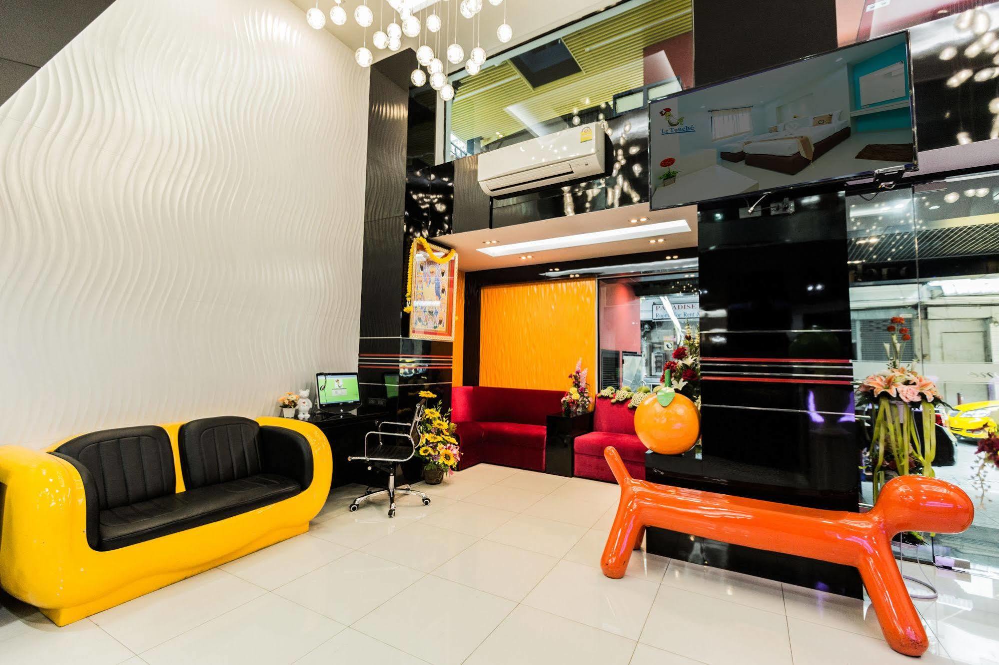 Le Touche Hotel Банкок Екстериор снимка