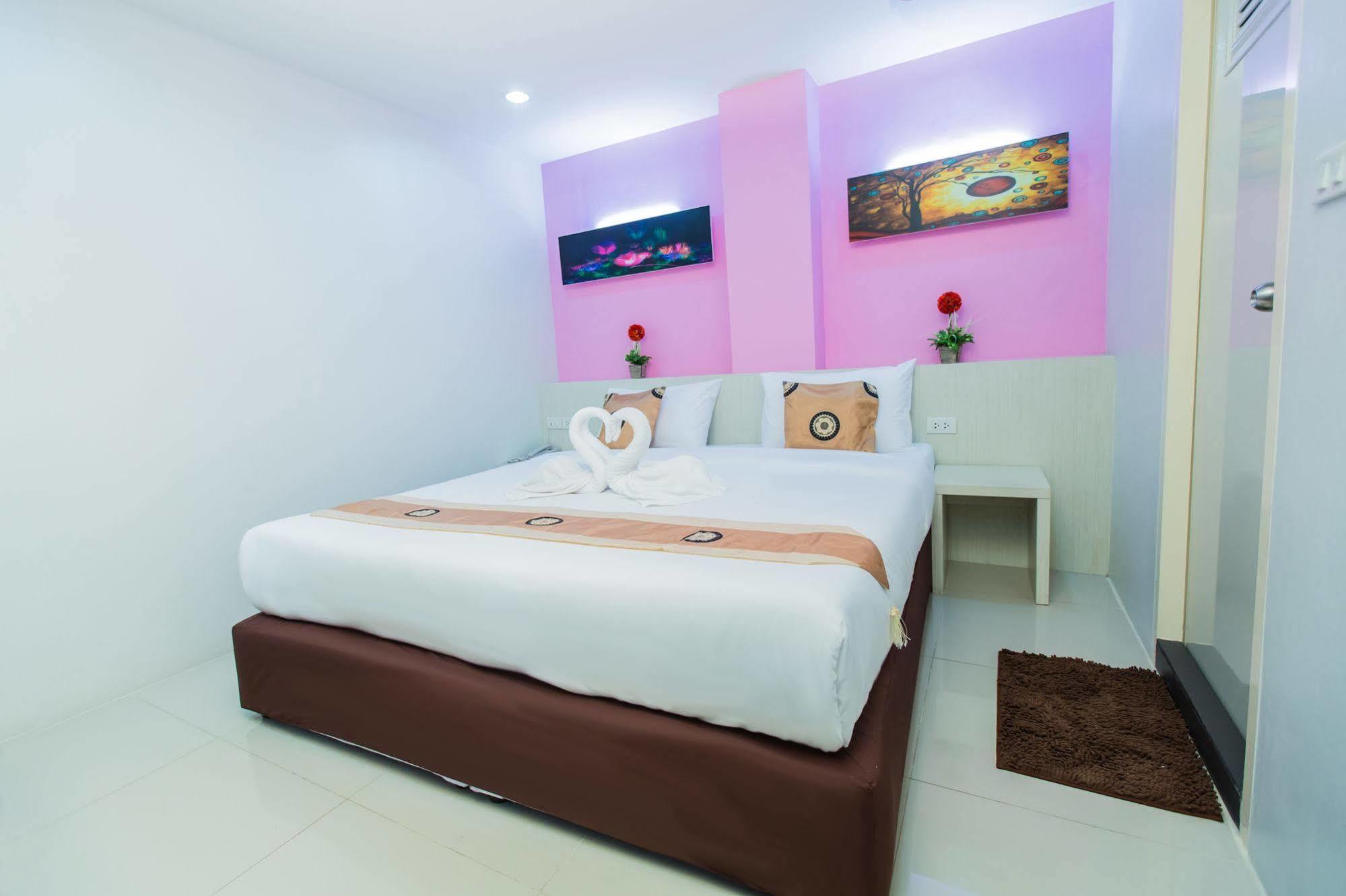 Le Touche Hotel Банкок Екстериор снимка