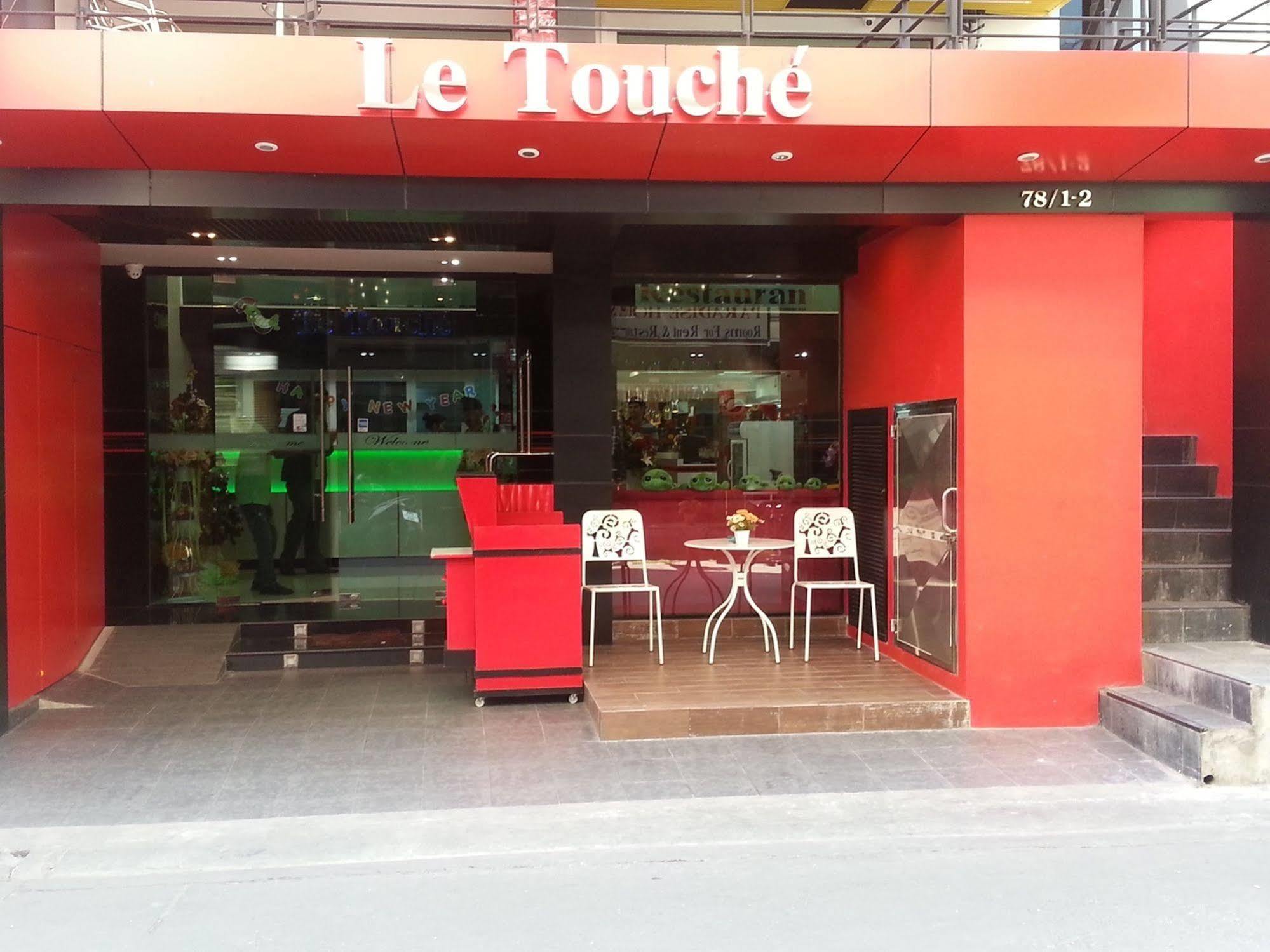 Le Touche Hotel Банкок Екстериор снимка