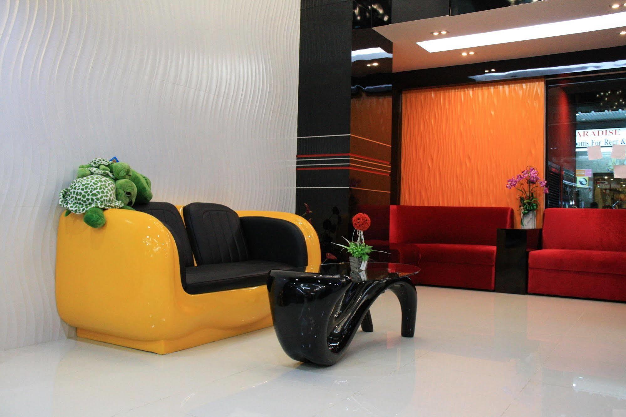 Le Touche Hotel Банкок Екстериор снимка