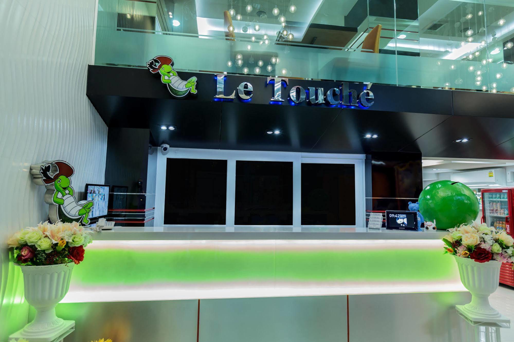 Le Touche Hotel Банкок Екстериор снимка