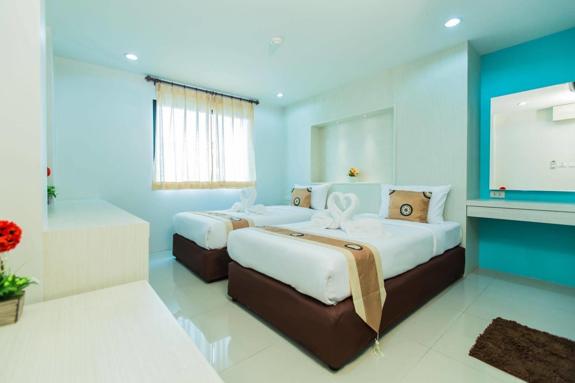 Le Touche Hotel Банкок Екстериор снимка