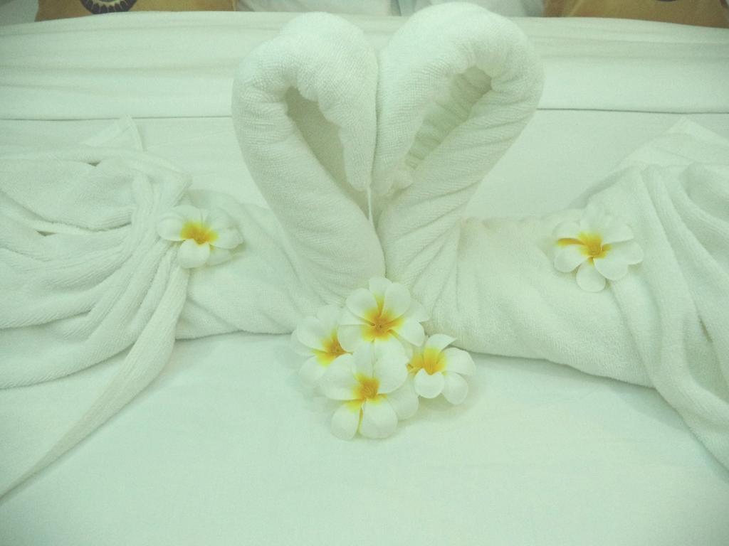 Le Touche Hotel Банкок Екстериор снимка